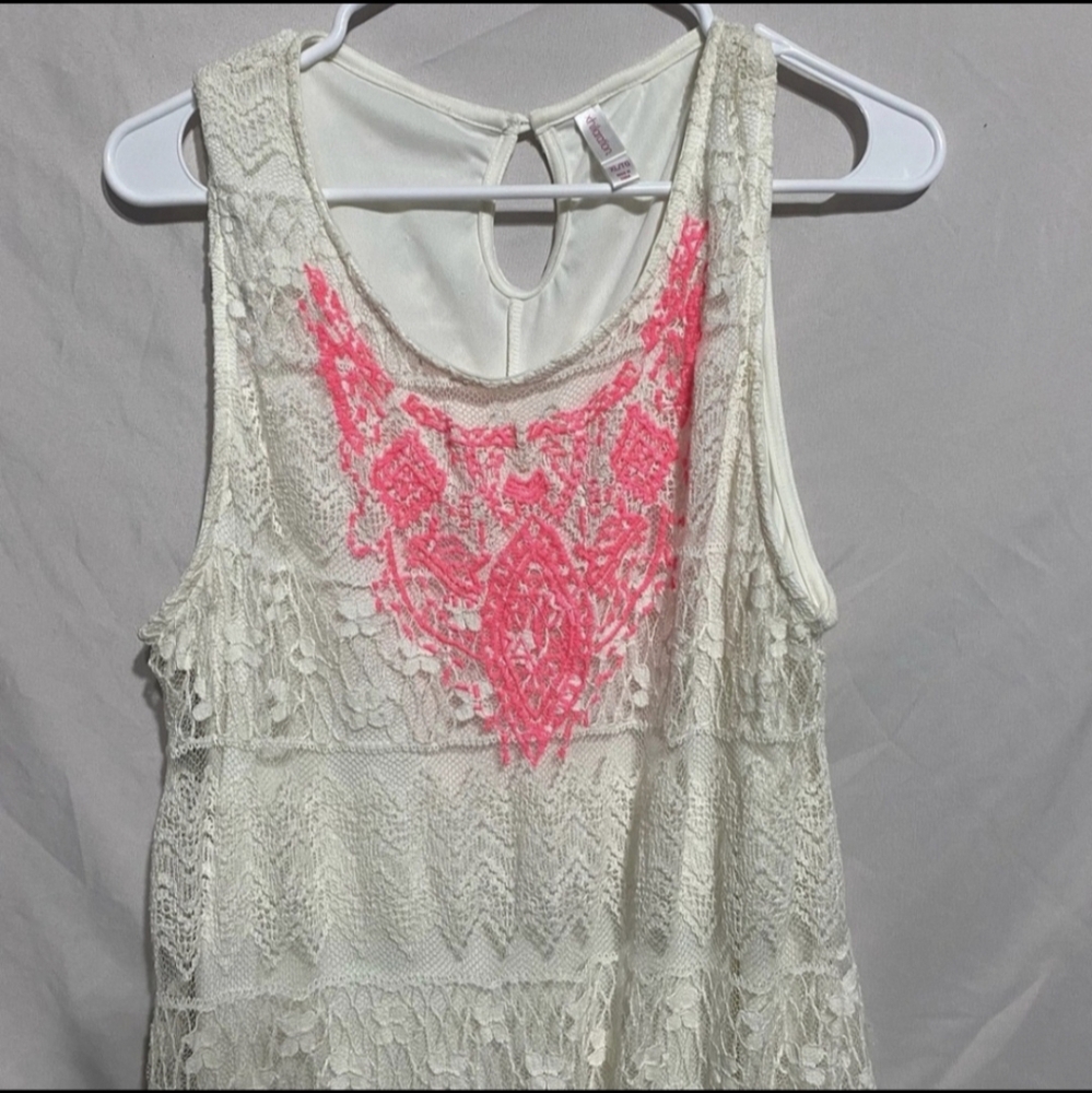 Lace Dress - Picture 3 of 7
